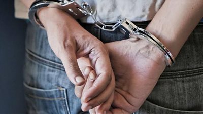 ضبط عامل بمحطة وقود استولى على 180 ألف جنيه من حصيلة اليوم لشراء هاتف فاخر