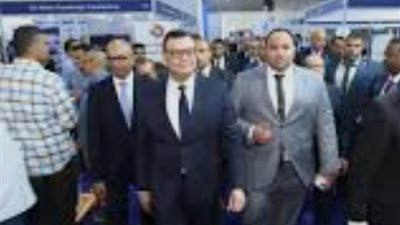 وزير الإسكان يتابع تطوير المرافق والطرق لرفع كفاءة المناطق الصناعية بالمدن الجديدة