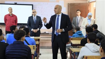 وزير التربية والتعليم يواصل جولاته التفقدية بزيارة مدرستين في التبين بالقاهرة لمتابعة سير العملية التعليمية.