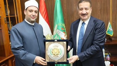 محافظ المنوفية يكرم وكيل وزارة الأوقاف بمناسبة توليه منصب رئيس الإدارة المركزية لشئون الدعوة بالوزارة