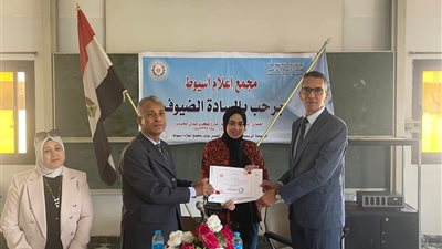 تكريم بطلات الخدمة العامة.. ومناقشة خطة تطوير مجمع إعلام أسيوط