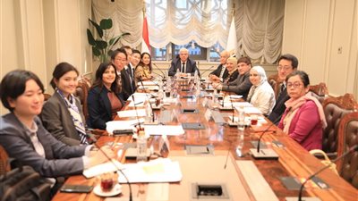 وزير التعليم العالي يناقش زيادة المنح المقدمة ضمن برامج المبادرة المصرية اليابانية