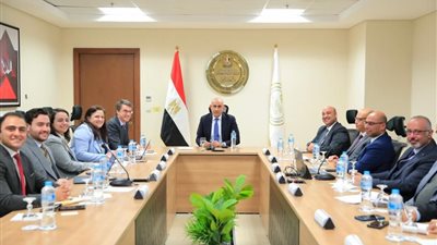 وزير التعليم يستعرض إنجازات التطوير التعليمي مع المدير الإقليمي للبنك الدولي