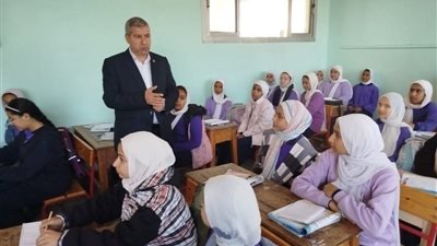 وكيل أول وزارة التعليم بالشرقية يطالب بتطبيق التقييمات الأسبوعية ومتابعة تسجيل استمارات الإعدادية مجانًا