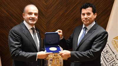 مصر تتقدم في رياضة السلاح: وزير الرياضة يلتقي رئيس الاتحاد الدولي لتوسيع الإنجازات الدولية