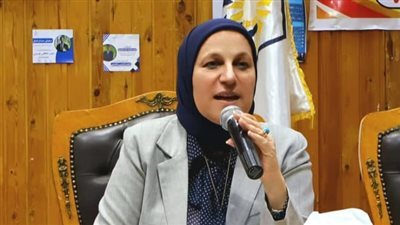 «بعد زيارة الوزير بـ24 ساعة».. مدير تعليم القاهرة تداهم مدارس التبين وتكرم معلمة أشاد بها الوزير