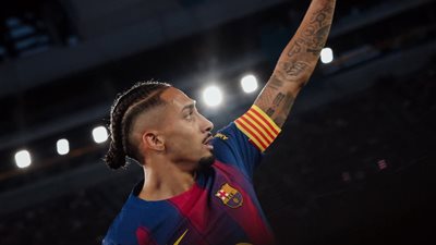 رافينها يقود هجوم برشلونة أمام إشبيلية في الليجا 