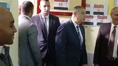 محافظ الإسكندرية يتابع اللجان الانتخابية بمحطة الرمل