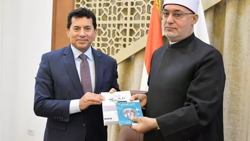 وزير الرياضة يلتقي مفتي الجمهورية لبحث تعزيز التعاون في قضايا الوعي والشباب