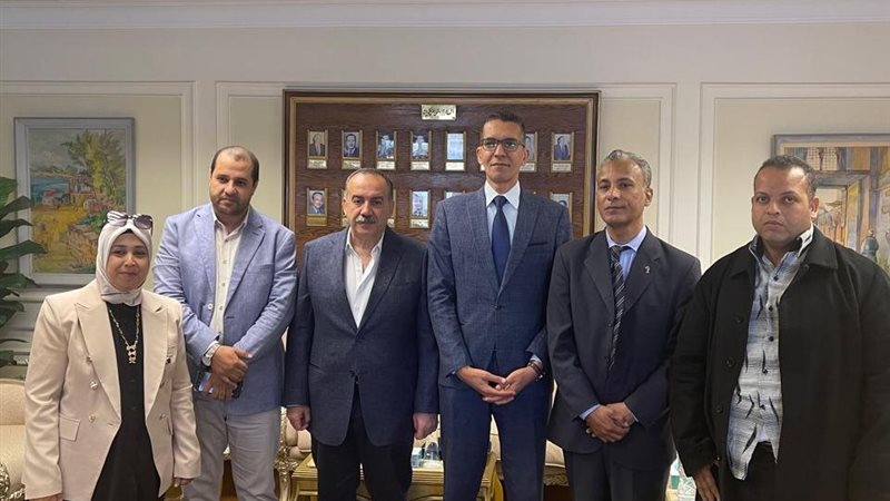 اجتماع محافظ أسيوط