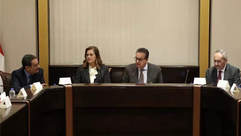 وزير الصحة يجتمع مع اللجنة التنمية البشرية لمتابعة تنفيذ خطط المقبلة