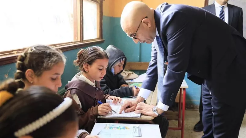  وزير التربية والتعليم يتفقد مدارس البدرشين والصف بالجيزة لمتابعة انضباط العملية التعليمية