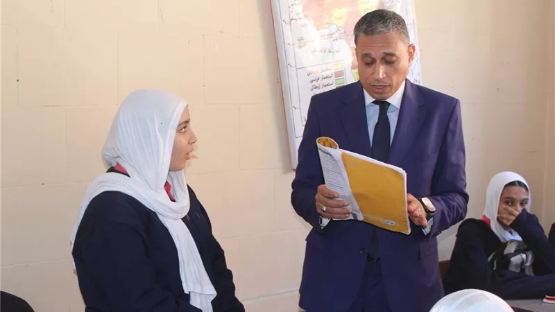 من السابورة للحمامات.. وكيل الوزارة يدهش مدارس جنوب الجيزة بجولة مفاجئة