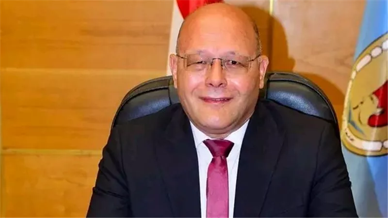 تقديراً لجهودهم المتميزة.. رئيس جامعة سوهاج يقرر صرف 2000 جنيه مكافأة لجميع العاملين 
