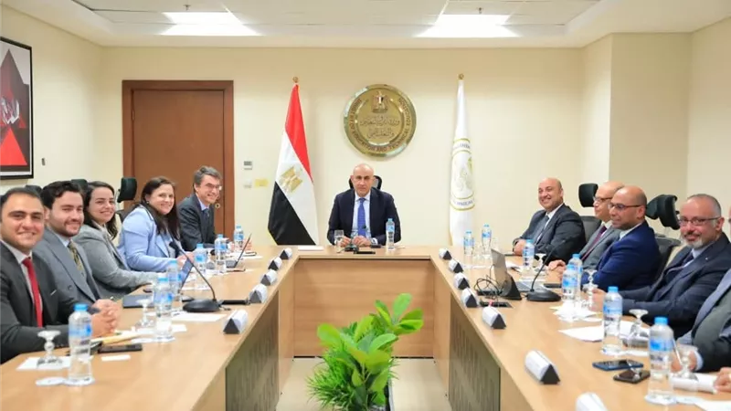 وزير التعليم يستعرض إنجازات التطوير التعليمي مع المدير الإقليمي للبنك الدولي