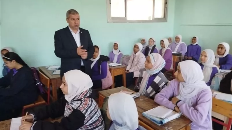 وكيل أول وزارة التعليم بالشرقية يطالب بتطبيق التقييمات الأسبوعية ومتابعة تسجيل استمارات الإعدادية مجانًا