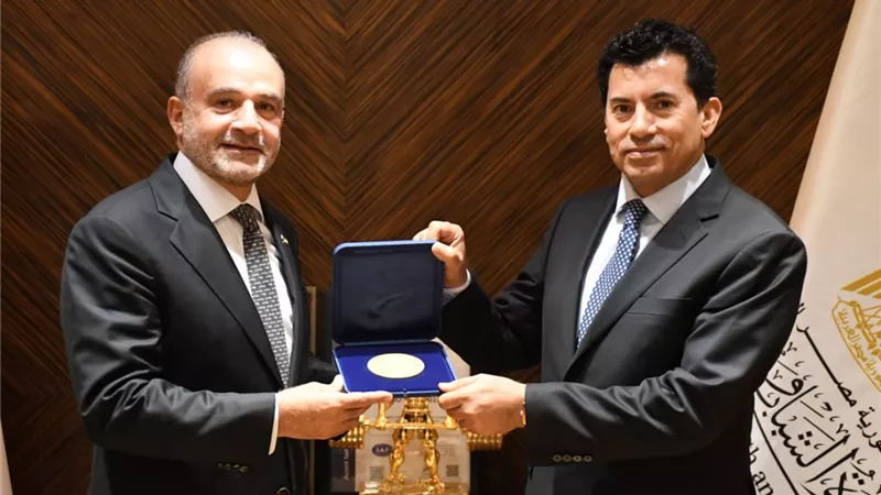 مصر تتقدم في رياضة السلاح: وزير الرياضة يلتقي رئيس الاتحاد الدولي لتوسيع الإنجازات الدولية