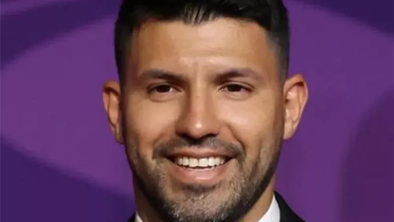 أجويرو يدافع عن محمد صلاح: مهاجم عظيم ولن يفعل كل شيء بمفرده في ليفربول