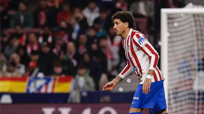 «الفاريز» يقود هجوم أتليتكو مدريد أمام برشلونة في الدوري الإسباني 