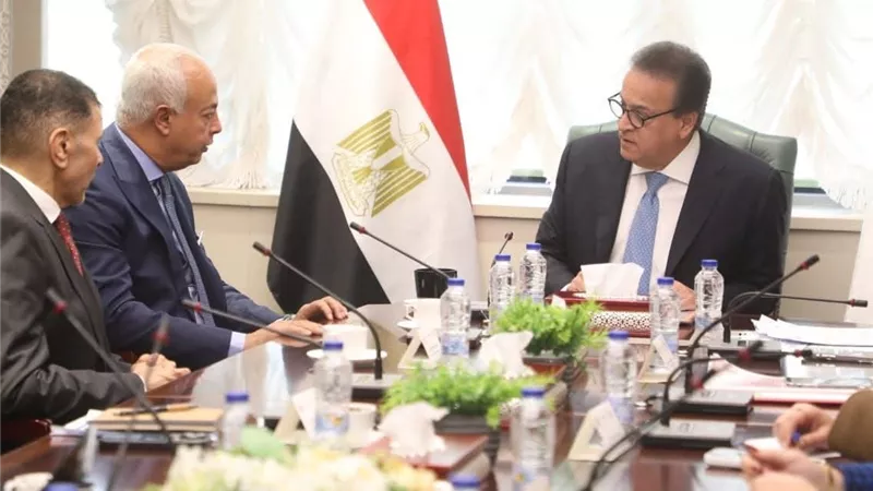 وزير الصحة يبحث مع وفد جمجوم فارما توطين صناعة الدواء 