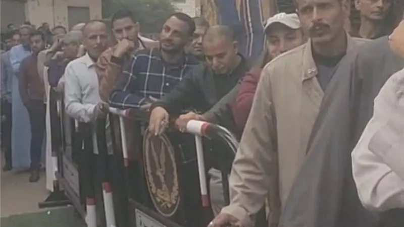 إقبال كثيف من المواطنين على اللجان الانتخابية بدمنهور للمشاركة في انتخابات النواب 