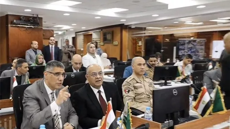 محافظ الجيزة يتابع انتظام فتح اللجان الانتخابية بالدائرة الثامنة في إمبابة والمنيرة الغربية 