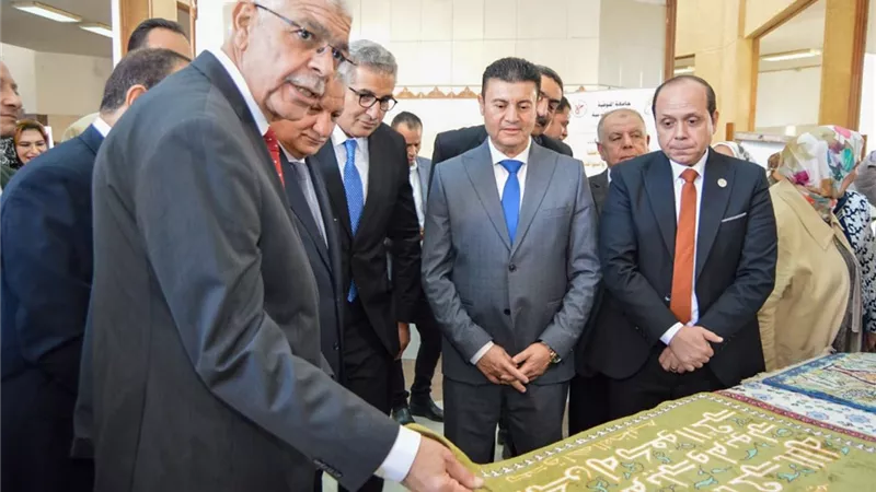 سكرتير عام المنوفية يشهد افتتاح معرض 