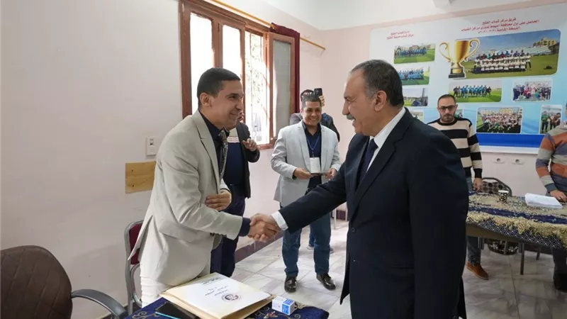 محافظ أسيوط يتفقد لجان الدائرة الثالثة.. ويؤكد المشاركة واجب وطني وحق للمواطنين
