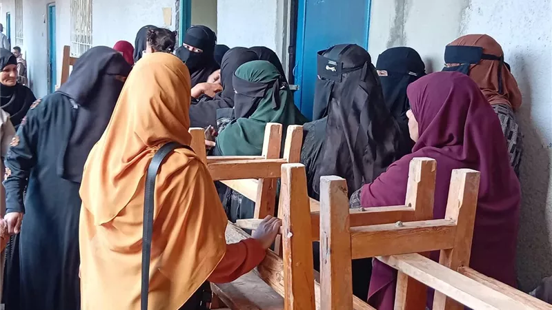 السيدات يتصدرن المشهد في اللجان الانتخابية بقنا للمشاركة في انتخابات النواب 2025