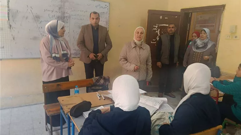 «من دورات المياه إلى لجان الامتحانات».. همت أبو كيلة تقتحم مدارس المقطم وعابدين وتطلق تحذيرًا صارمًا