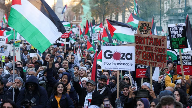 عشرات الآلاف يتظاهرون في لندن دعما لفلسطين.. وضد بيع السلاح لإسرائيل