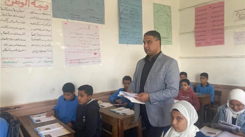وكيل المديرية يضع الخط الأحمر في 5 مدارس بالشرقية.. إيه الحكاية؟ 