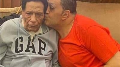 عادل إمام يعود للواجهة بلقطة مفاجئة مع خالد سرحان