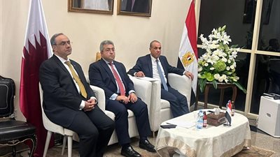وزير الخارجية يلتقي الجالية المصرية بقطر خلال زيارته للمشاركه في منتدى الدوحه
