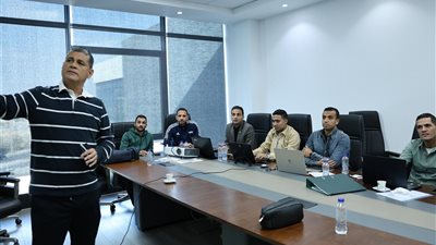 أوسكار رويز يجتمع بالحكام لمراجعة الحالات الجدلية وتحسين الأداء التحكيمي