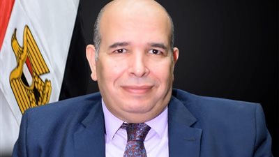رئيس جامعة أسيوط.. تجديد ندب عبد الرازق عثمان مستشارًا قانونيًا للجامعة 