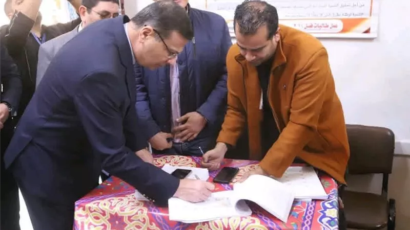 وزير الزراعة يدلي بصوته في انتخابات مجلس النواب بالرمل