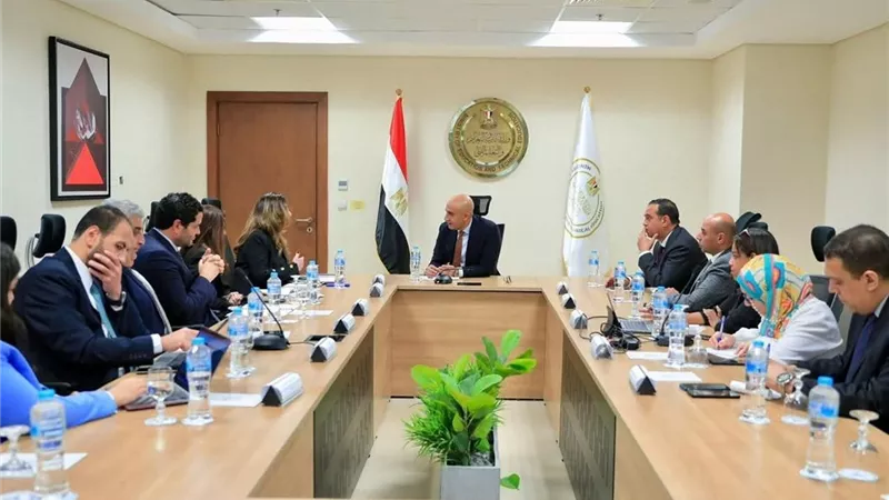 وزير التربية التعليم يستقبل وفد غرفة التجارة الأمريكية لبحث جذب الاستثمارات الأمريكية