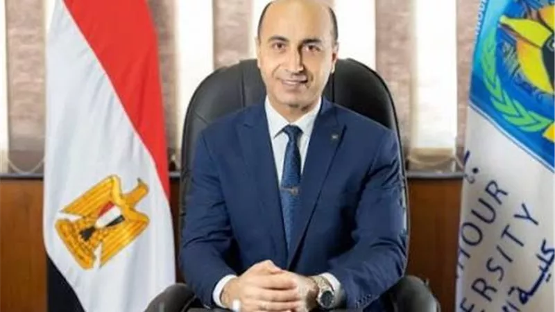 أول تعليق من رئيس جامعة دمنهور بعد تجاوز طالب بكلية الآداب في حق أستاذه 