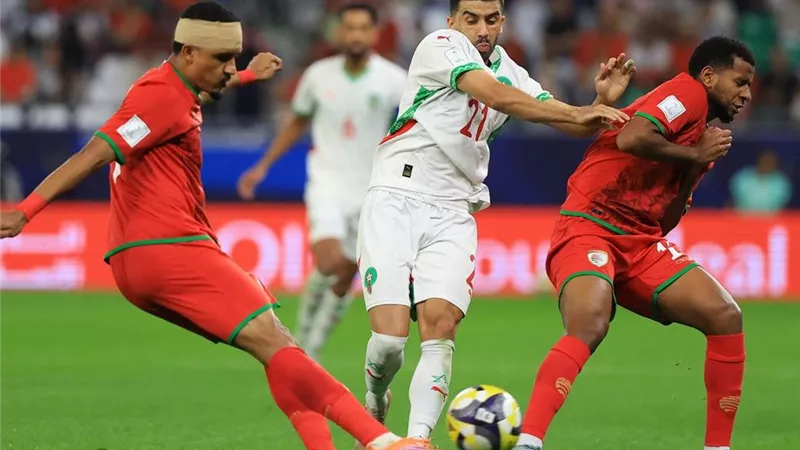 بـ10 لاعبين.. المغرب يتعادل مع عمان في كأس العرب