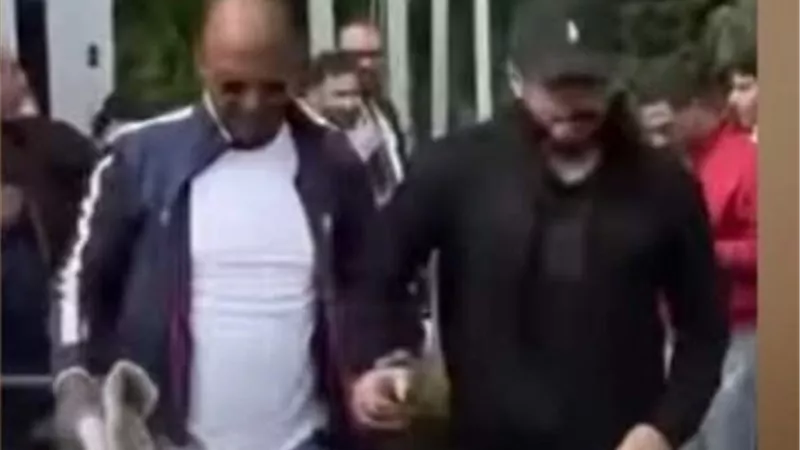 بعد أزمتة الصحية.. تامر حسني يظهر لأول مرة ويطمئن الجمهور