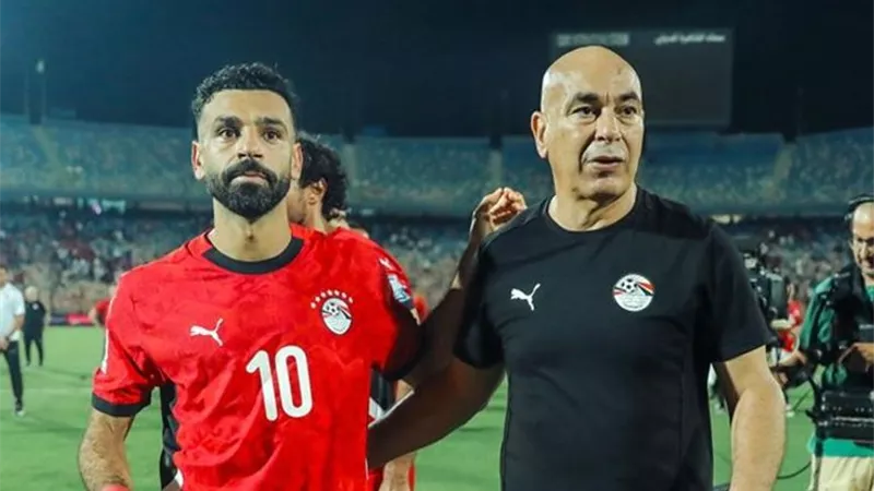 حسام حسن يفاجئ محمد صلاح برسالة تحفيزية بعد أزمته في ليفربول