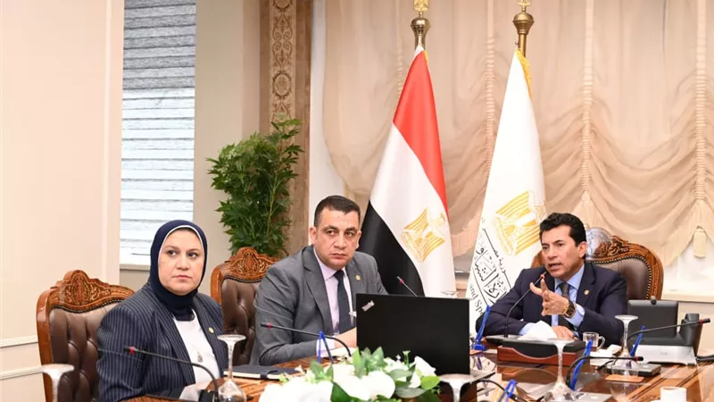 وزير الرياضة يجتمع باللجنة العليا لتغذية الرياضيين لتطوير الوعي الغذائي بمصر