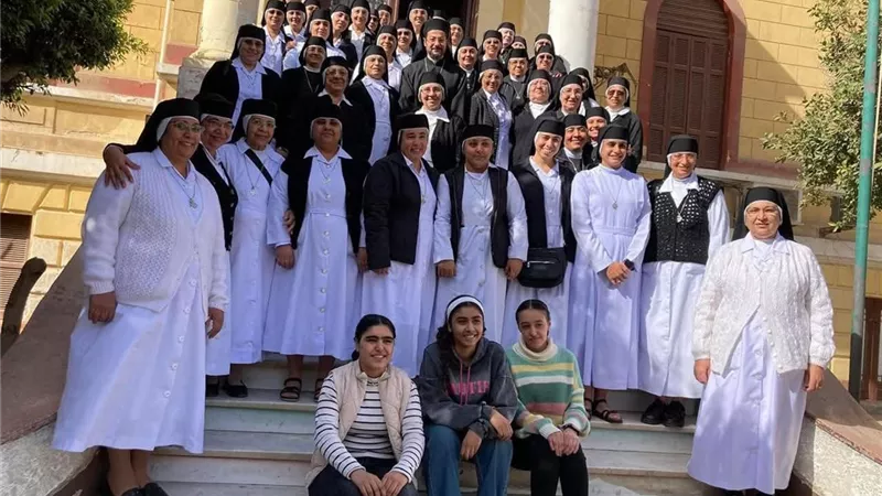 النائب البطريركي يحتفل بعيد العذراء  بدير الراهبات بمصر الجديدة 