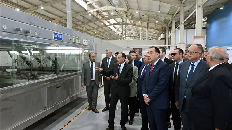 مصطفى مدبولي يتفقد مشروع رفع كفاءة مركز تكنولوجيا دباغة الجلود بمدينة الروبيكي
