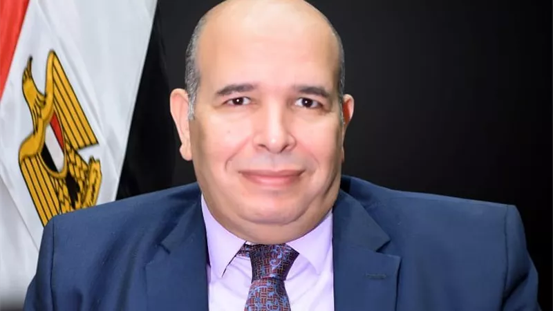 رئيس جامعة أسيوط.. تجديد ندب عبد الرازق عثمان مستشارًا قانونيًا للجامعة 