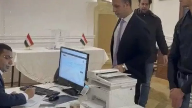 توافد المصريين باليونان على لجان انتخابات البرلمان المصري  2025