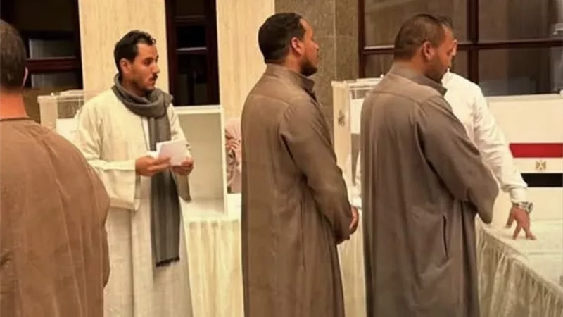 المصريون بالمملكة العربية السعودية يدلون بأصواتهم في انتخابات النواب 2025