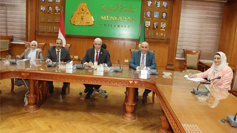 رئيس جامعة المنوفية يعقد اجتماعًا لاعتماد خطة تطوير شاملة بجميع قطاعات الجامعة