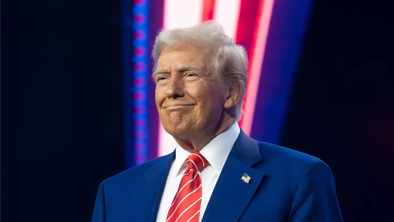 ترامب يهاجم أوروبا ويصف قادتها بالضعفاء وسط أزمة أوكرانيا